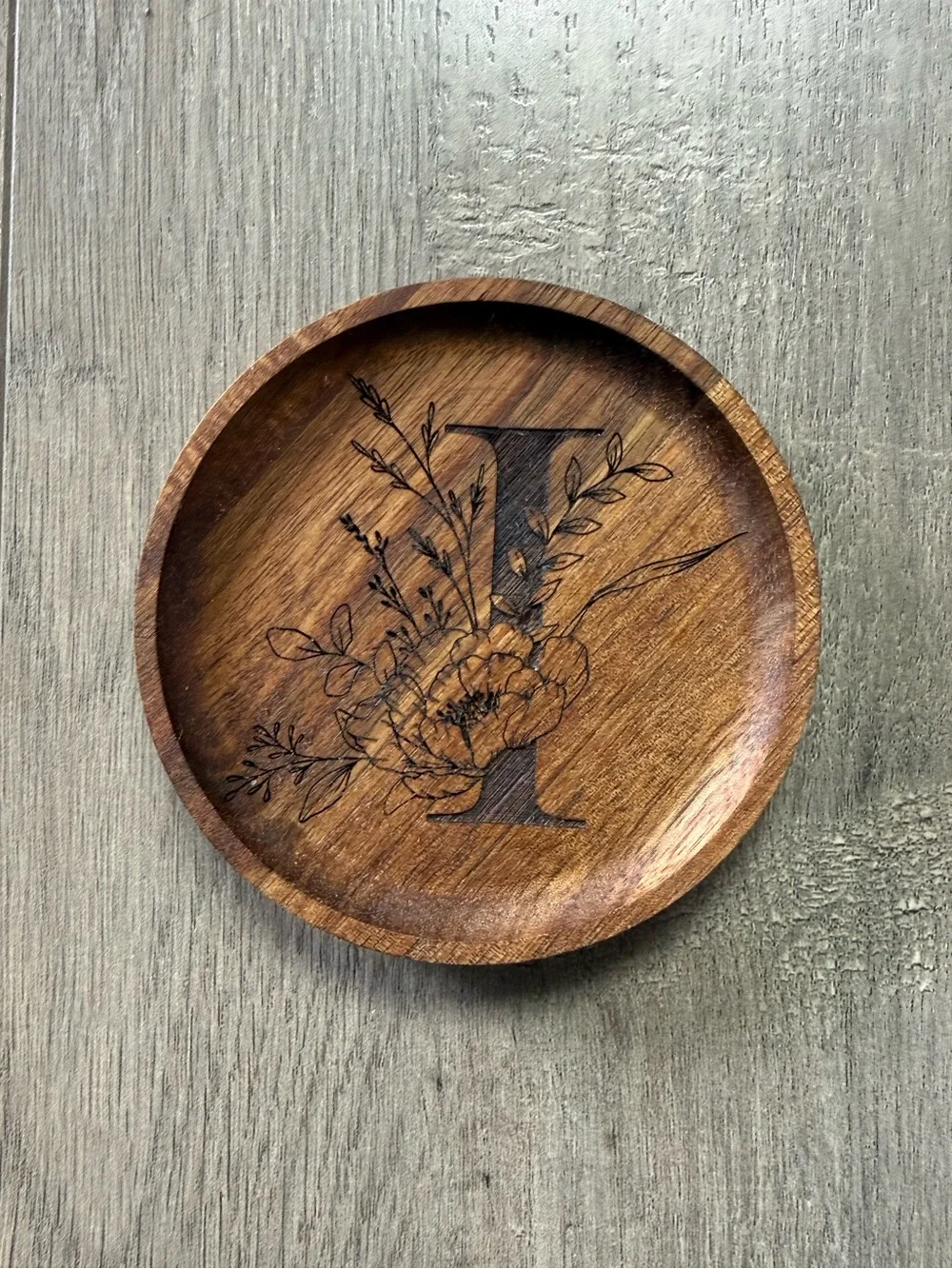 Round Wooden Trinket Dish with Engraved Floral Monogram 'I'